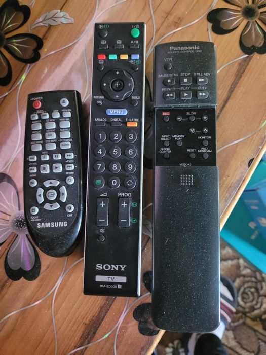 Сони 32 перфектно състояние  ново  комплект с видео и двд