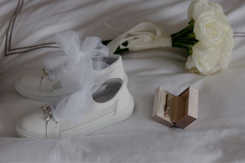 Свадебные кеды) Они очень красивые и удобные