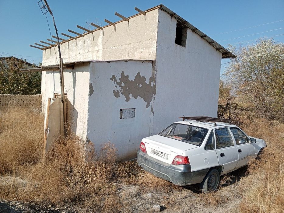 Uy sotiladi.Srochno!