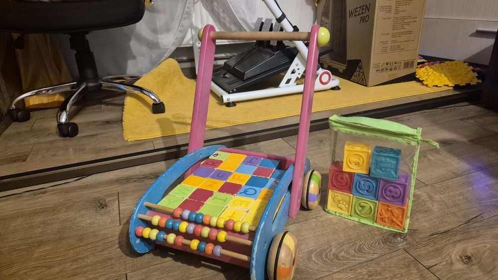 Vând antemergator si cuburi de construit