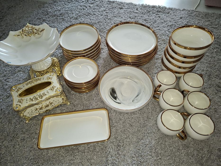 Сервиз в золотисто-белом стиле | 34 предмета
