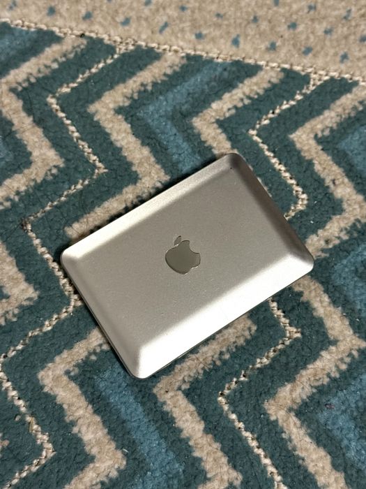 Зеркало в виде Macbook