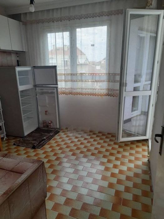 Продавам  3-стаен апартамент