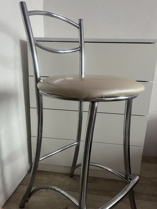 Стул для бровиста