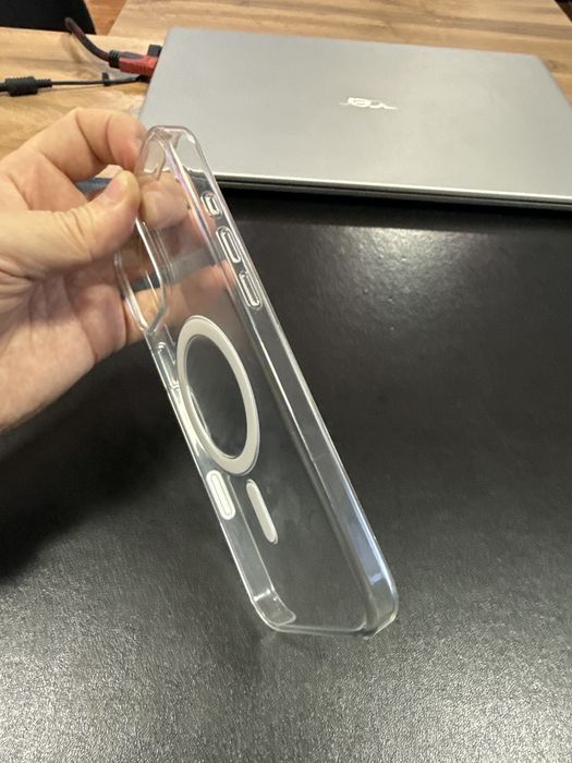 Продам оригинальный чехол от айфон 16 про макс