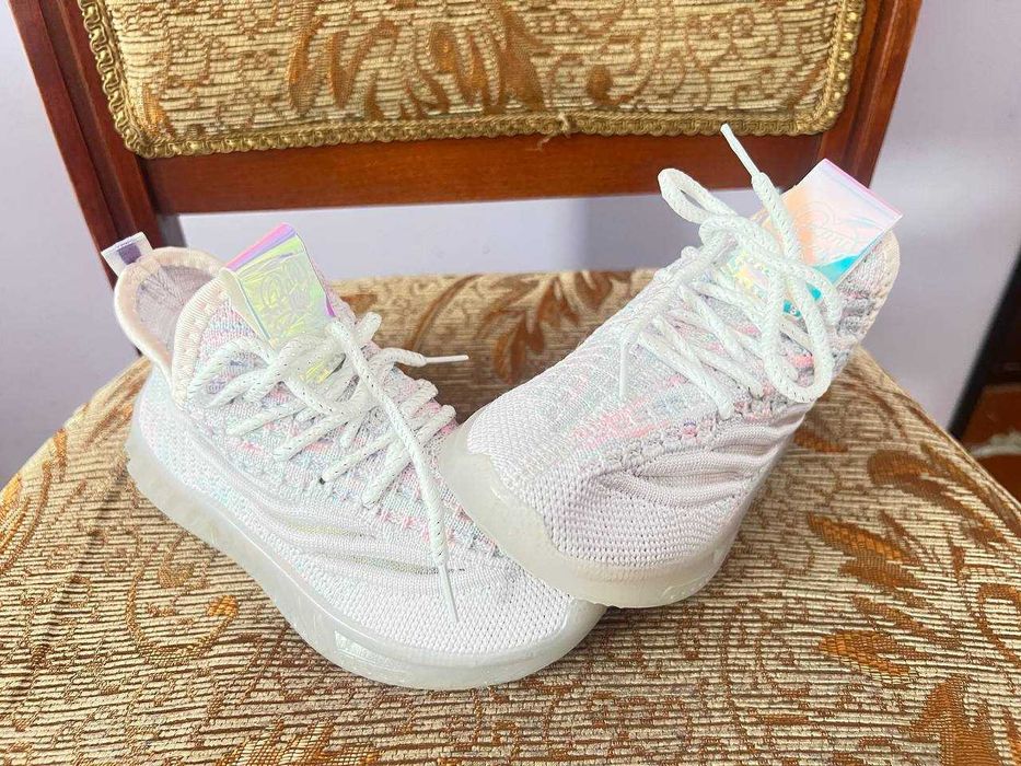 28 РАЗМЕР Детский крассовка йенги QIZ BOLA uchun