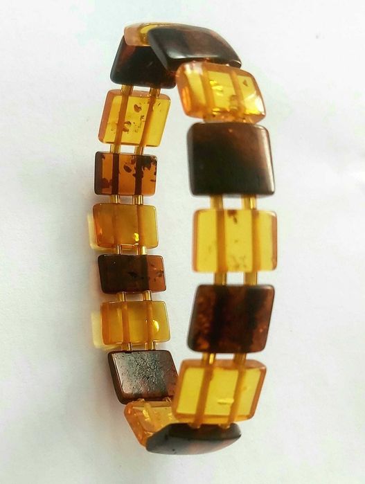 Гривна от естествен полиран кехлибар