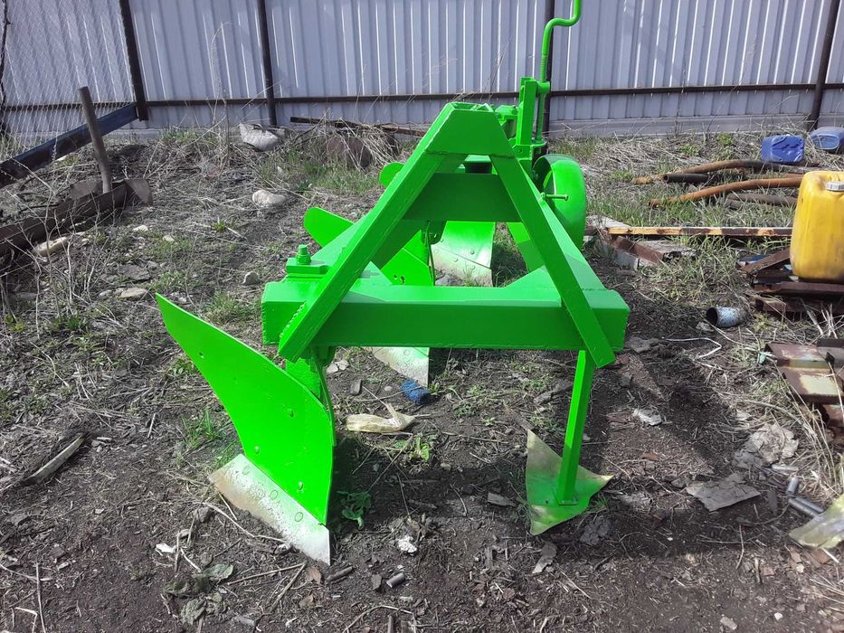 плуг на  трактор мтз