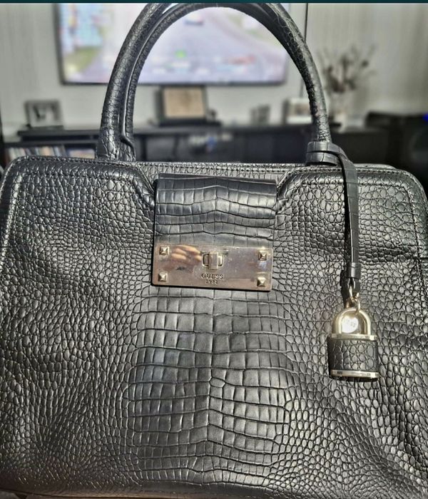 Vand Geanta Guess originala