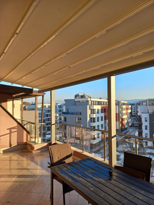 Отдавам тристаен апартамент до НСА УНСС,Зимният дворец