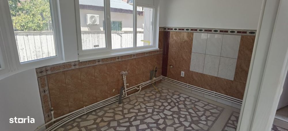 Casa S+P+1, pretabil si pentru birouri + Graj/Service auto in curte
