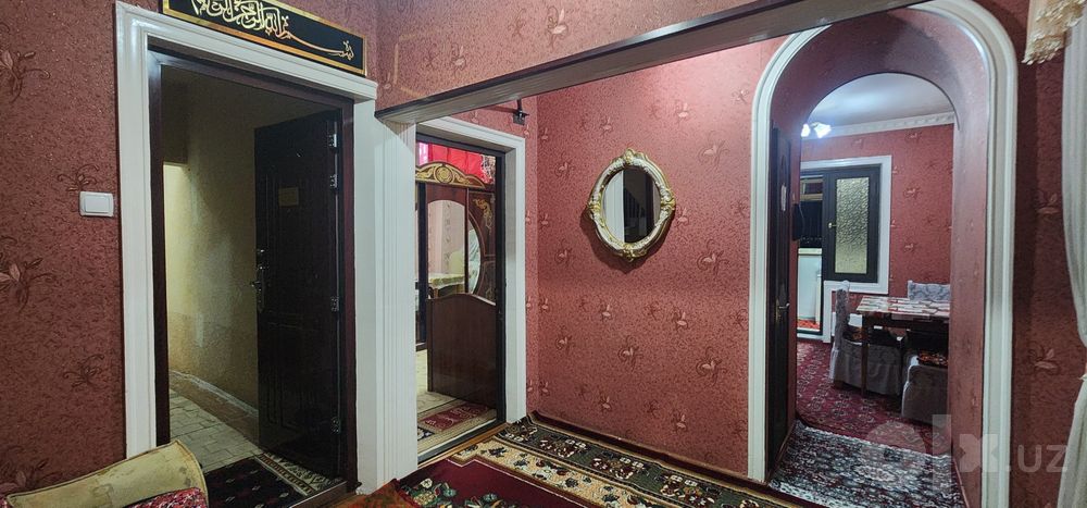 Юнусобод 19кв 2*3комнатная не торец улишшаная планировка