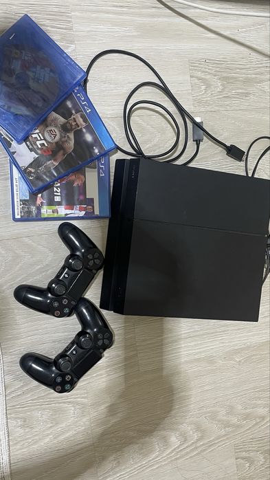 СРОЧНО продам пс4 с играми и джостиками