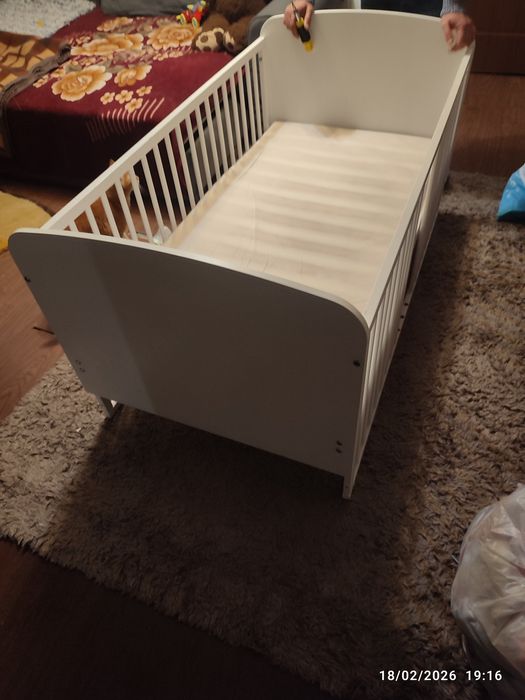 Vând pătuț pentru bebeluși