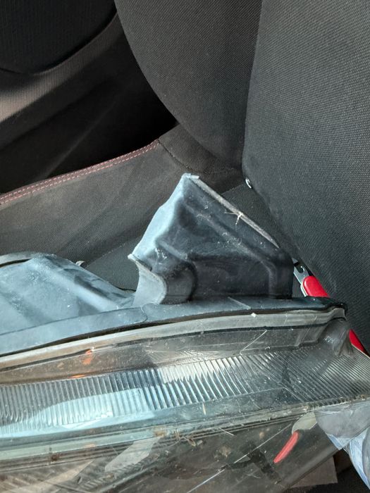 Десен фар Astra J 2015