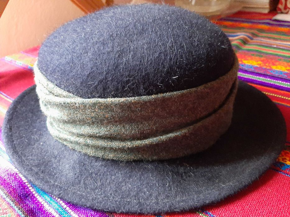 Palarie din lana cu pana naturala