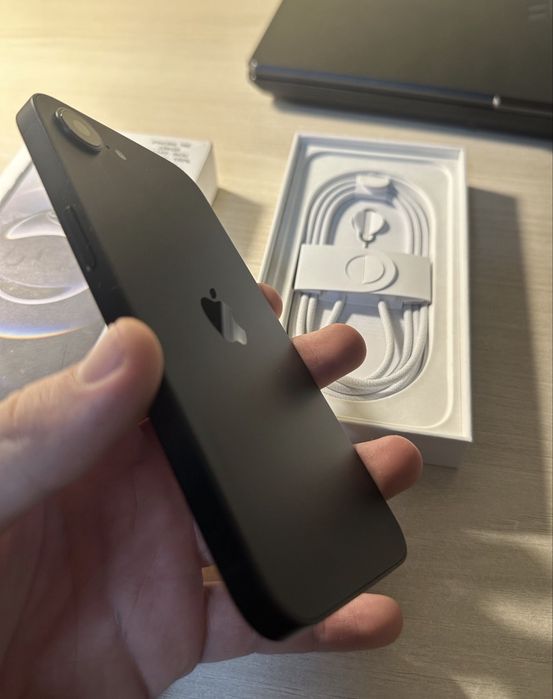 iPhone 16 E ca NOU , Garantie