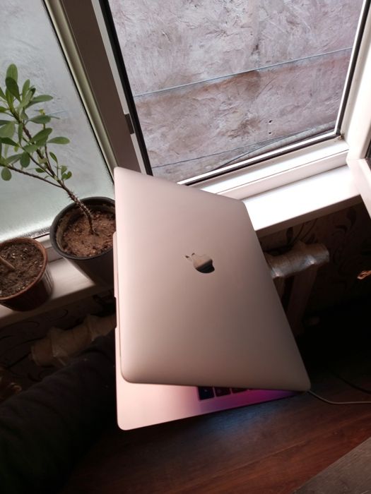 MacBook PRO. Touch Bar/Touch ID/True Tone.