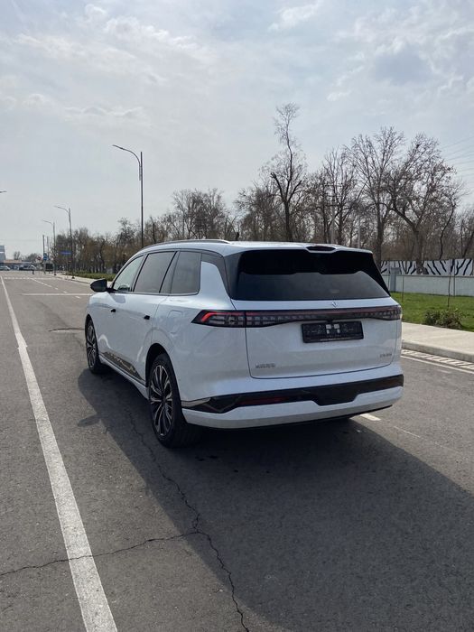 Dongfeng 008 ultra 2025 yil