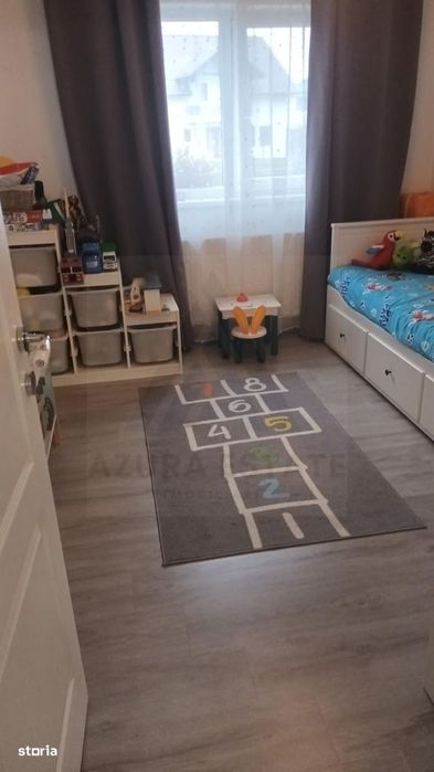 Apartament cu 3 camere 2 bai curte individuala 74 mp în Șelimbăr