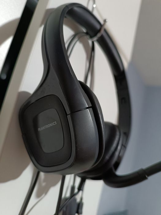 Аудио слушалки с микрофон Plantronics Audio 355
Изследвайте музиката,