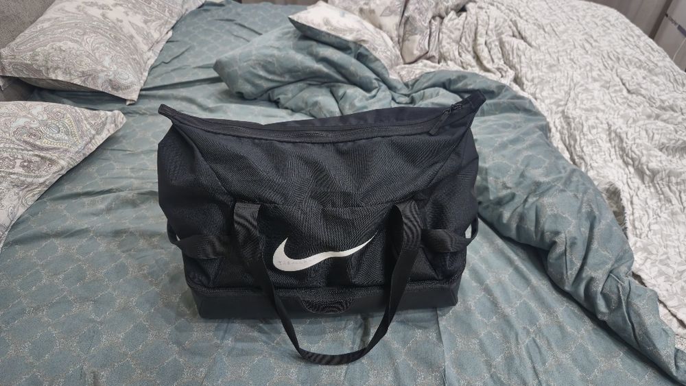 Продам сумку найк