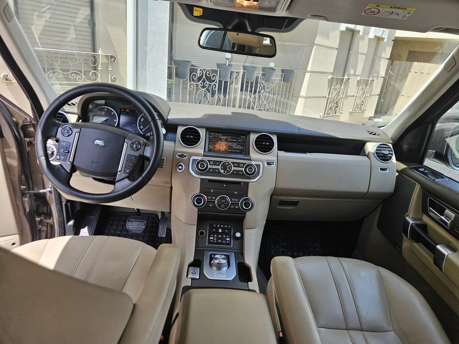 LAND ROVER Discovery 2015 — imagine 3