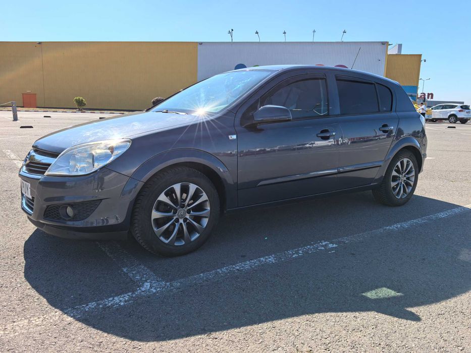 Masina Opel Astra H din 2008 - benzina + GPL