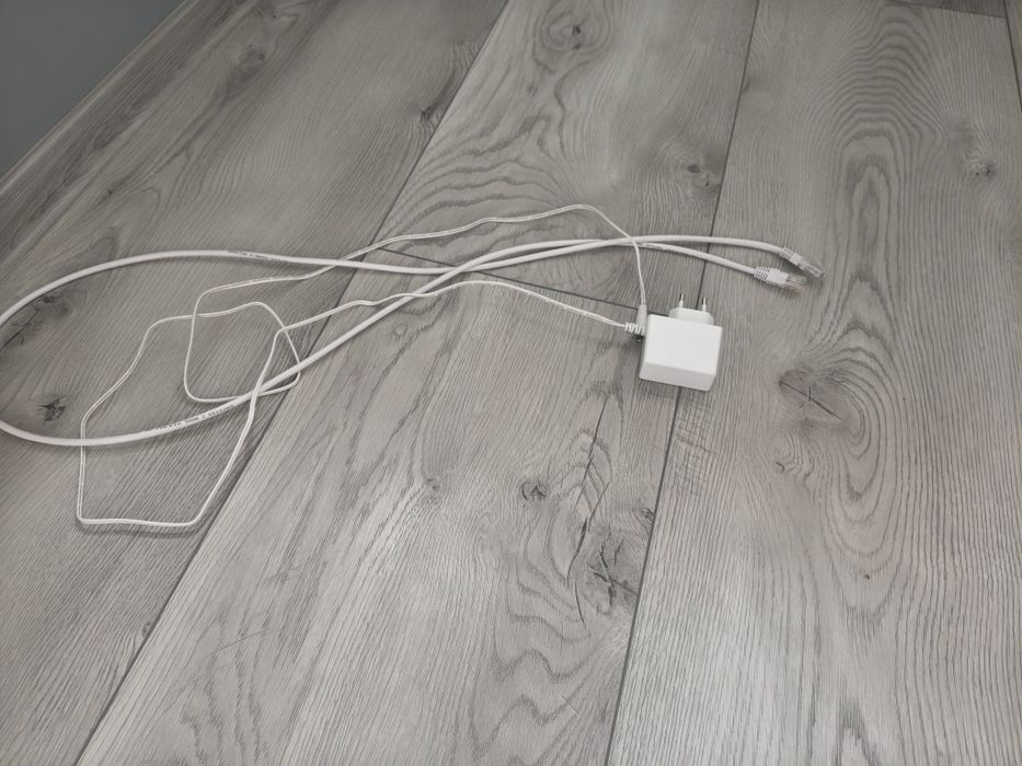 De vânzare router ZTE MC888 5G/LTE liber de rețea, la cutie, cu accesoriile incluse.