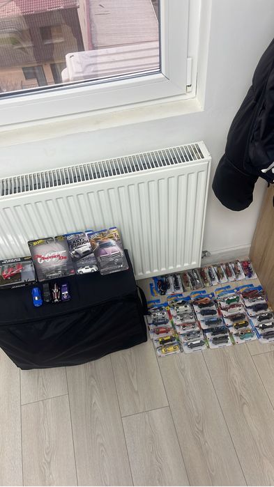 Vand masinute Hot wheels + macheta masina film James bond