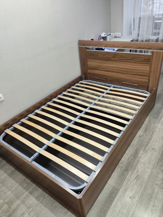 Продам кровать 140*200