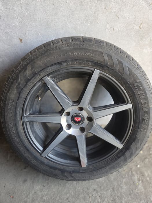 Продам диски R18 Vossen