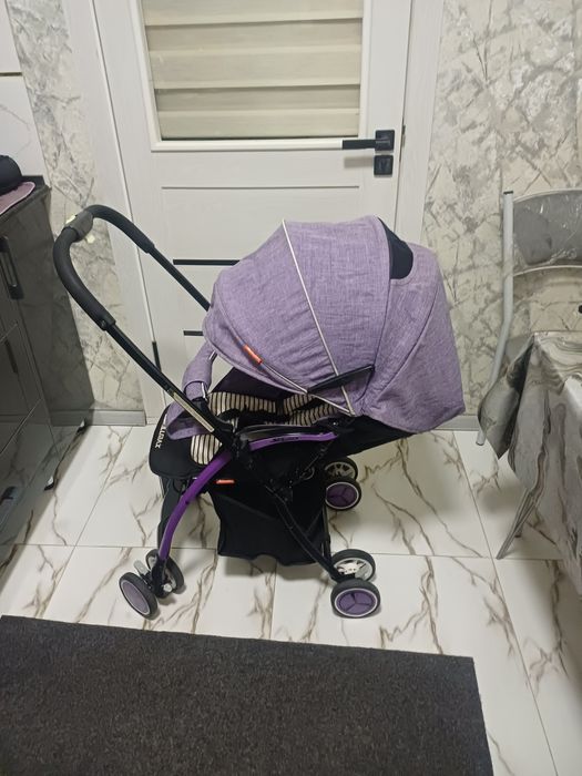 Продаётся фирменный лёгкая коляска