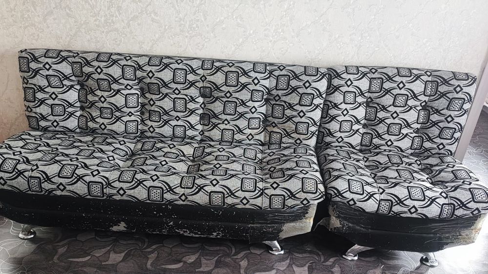 Диван с креслом даром