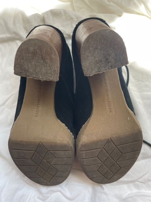 Ghete piele intoarsa cu toc Tommy Hilfiger