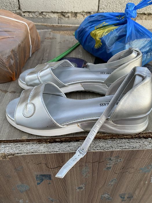 Продам женскую обувь