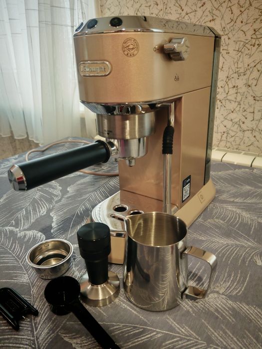 Кафемашина DELONGHI DEDICA ARTE като нова