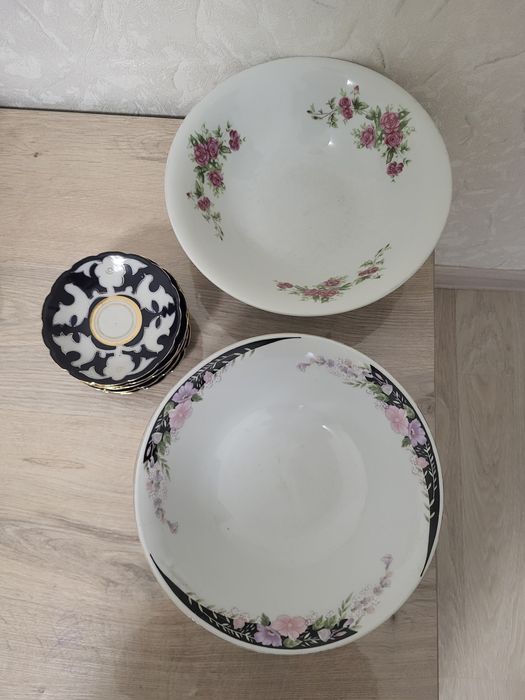 Тарелки салфетницы.