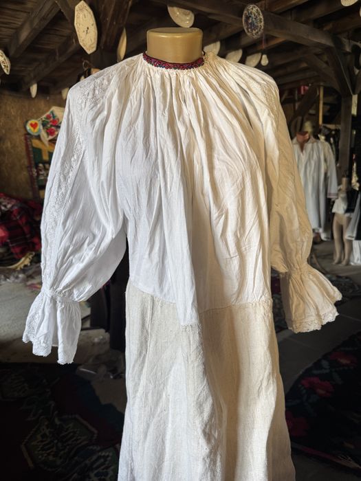 Costume poulare autentice