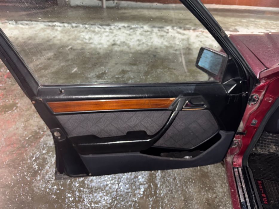 Мерседес 1993 2.2