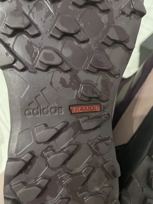 Продам зимнюю обувь  adidas