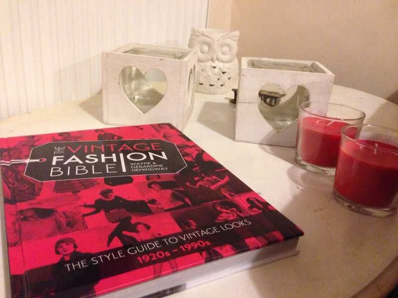 The Vintage Fashion Bible carte pentru masuta de cafea album noua