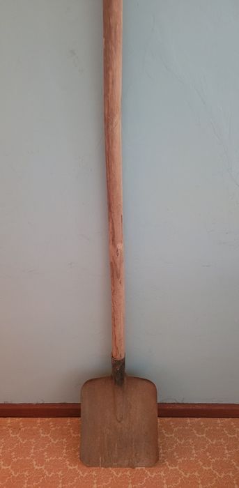 Продам лопату 2500 тг