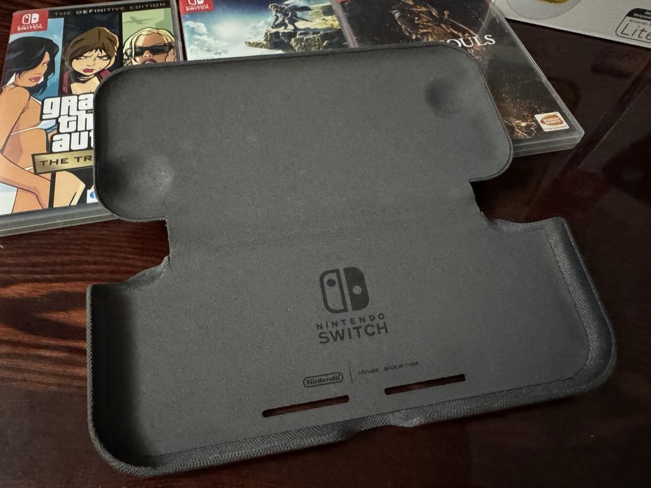 Продаю Nintendo Switch Lite в иделаьном состоянии