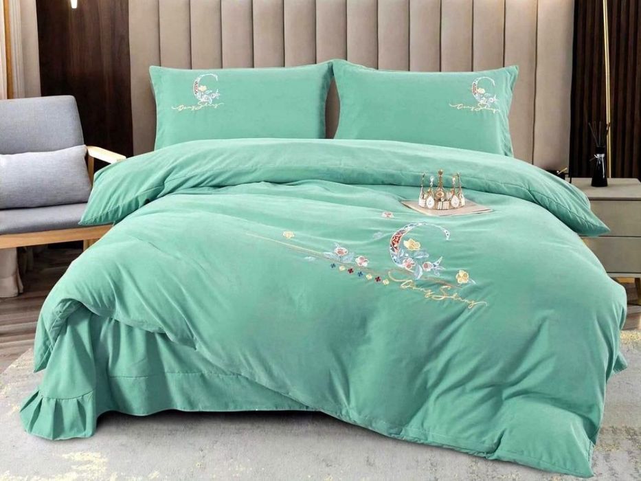 Lenjerie catifea brodata