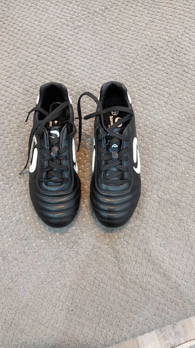 Футболни Бутонки