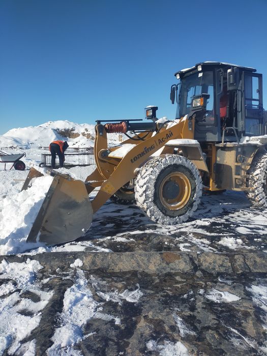 Фронтальный погрузчик 2.5 куб