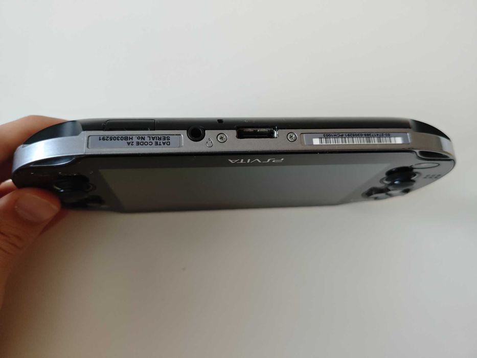 Sony PS Vita - качени много игри - Playstation Vita