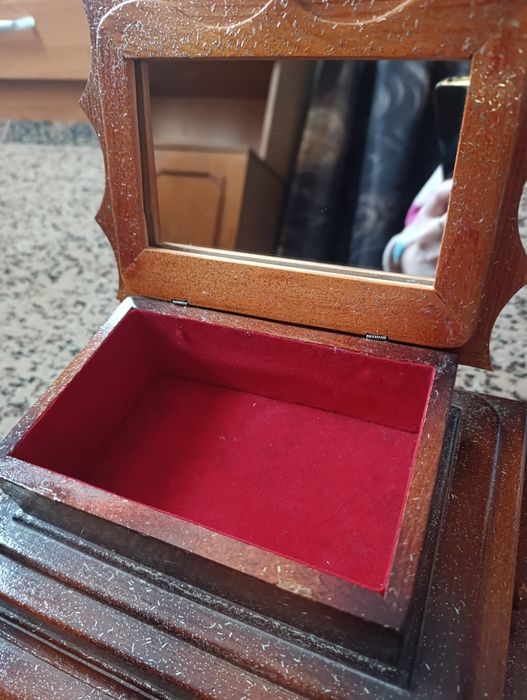 Шкатулка деревянная