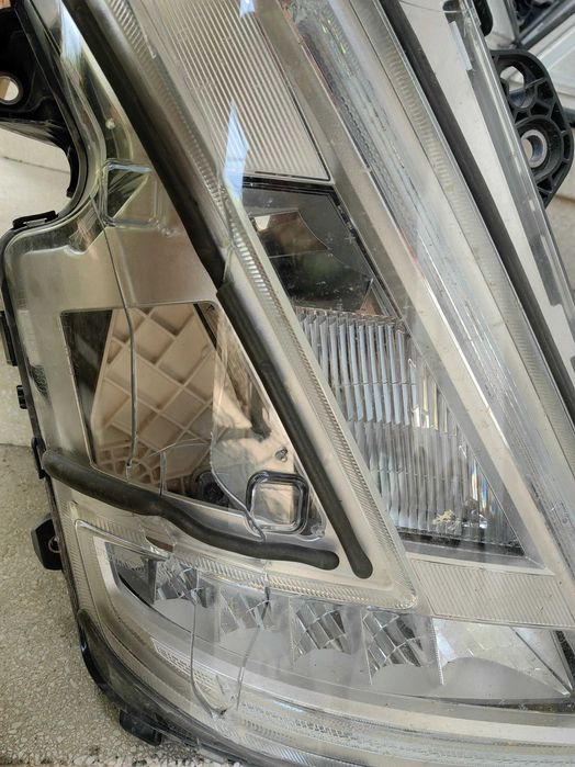 Фарове Volvo FH5 LED ляв десен/Фарове Волво ФХ5 Оригина счупени стъкла